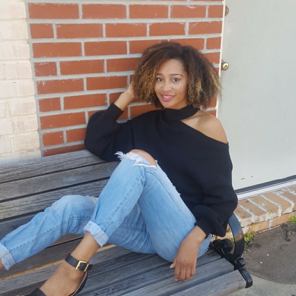 Peek a Boo Sweater - Picture 6 of 8